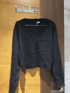 Black V-Neck Cropped Sweater