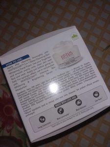 Lotus Herbals White Glow Night Creme