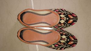 Floral Embroidered  Ethnic Juttis