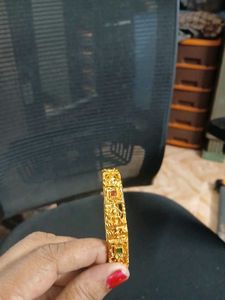 Elegant Gold Bangle with Intricate Design