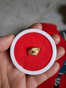 Elegant Gold Ring with Stone Accent