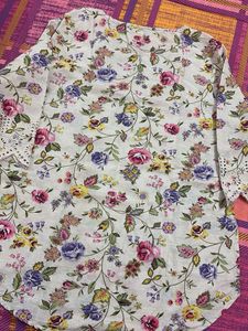 Floral Print Kurta with Lace Detailing