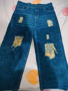 Distressed straight fit Jeans