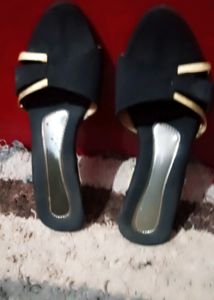 Black And Golden Color Hee