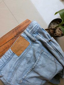 Men's Light Wash Straight Fit Jeans
