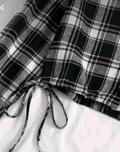Chic Plaid Cropped Shirt