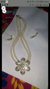 pearl  necklace with earrings
