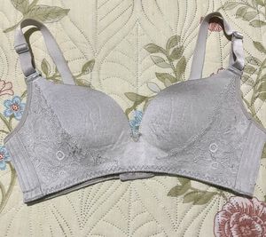Comfortable Lace Trimmed Bra