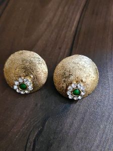 Stylish Golden Stud Earing