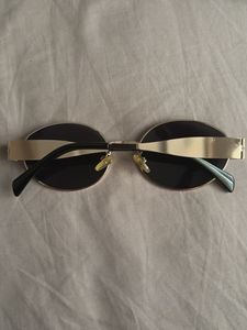Stylish Oval Sunglasses with Case