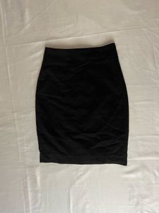 H&M Black Pencil Skirt 🖤