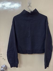 Black Cropped Pullover w Zipper