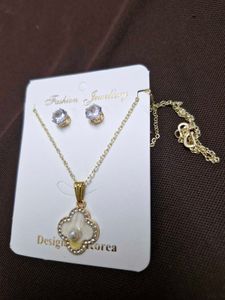 Elegant Clover Necklace &amp; Earrings Set-brand new