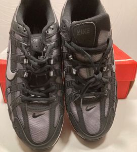 Nike Air Monarch IV Men's Sneakers