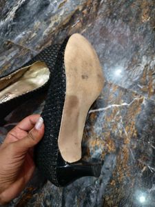 Elegant Black Embellished Ballerina Flats