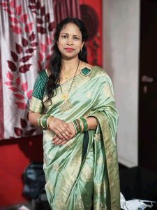 Elegant Green Silk Saree With Blouse