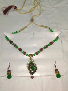 Women's Necklace With Elegant Earrings