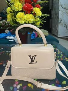 Stylish Cream Handbag