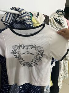 y2k cute  , black and white baby tee/crop t