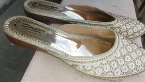Women's Gold Embellished Punjabi Jutti | Size 40 |