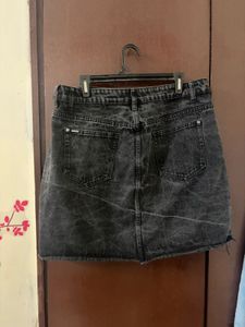 A symmetrical Denim Skirt