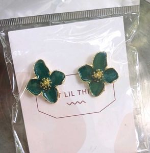🍀 Just Lil Things - Green Floral Stud Earrings 🍀