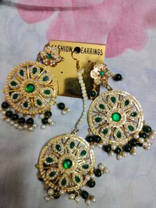Elegant Green &amp; Pearl Round Earrings