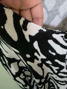Stylish Black &amp; White Knit Cardigan