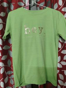 Green "Hey" Graphic T-Shirt