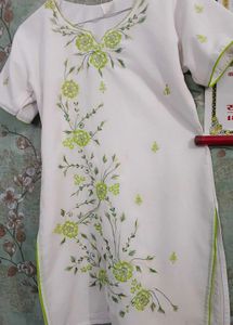 Embroidered Kurta with Leggings