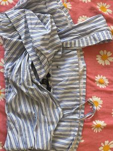 Chic Blue &amp; White Striped Top