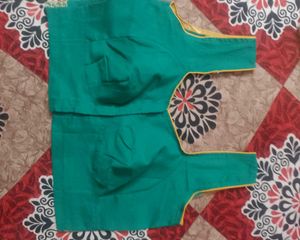 Blouse with piping