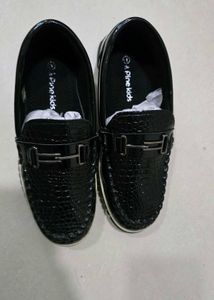 Boys Black Textured Loafers