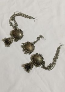Earrings With Tika