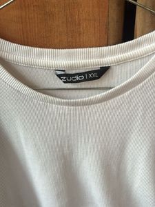 White Casual T-shirt - size XXL