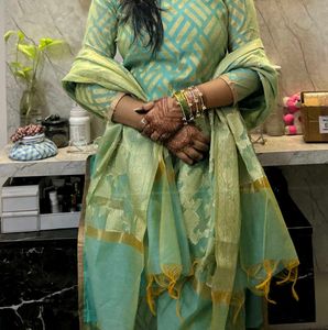 Elegant Aqua &amp; Gold Printed Kurti Set