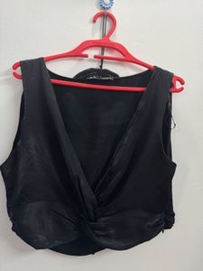 Chic Black Twist Front Sleeveless Top
