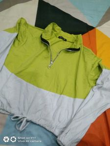 Colorblock Zip-Up Cropped Top