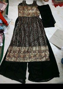 Elegant Black &amp; Gold Embroidered Kurta Set