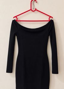 Chic Off-Shoulder Long Sleeve Black Dress