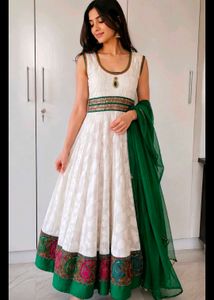 Elegant White Kurta Set with Green Dupatta
