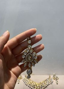 Exquisite Kundan &amp; Pearl Jewellery Set