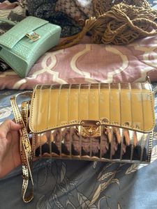 Chic Gold Crossbody Handbag