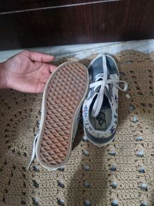 Vans Sneakers - Stylish &amp; Comfortable