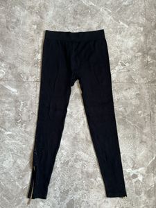 Chic Black Leggings with Zipper Detail