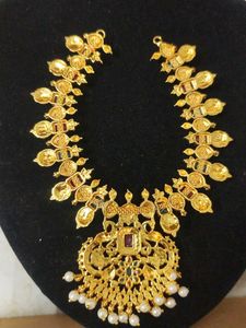 Exquisite Kundan &amp; Pearl Necklace Set