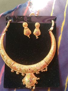 Elegant Gold Necklace and Earrings Set