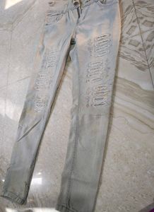 Light Wash Ripped Jeans