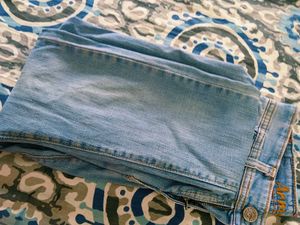 American Eagle Light Wash Jeans
