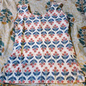 Stylish sleeveless  short kurti